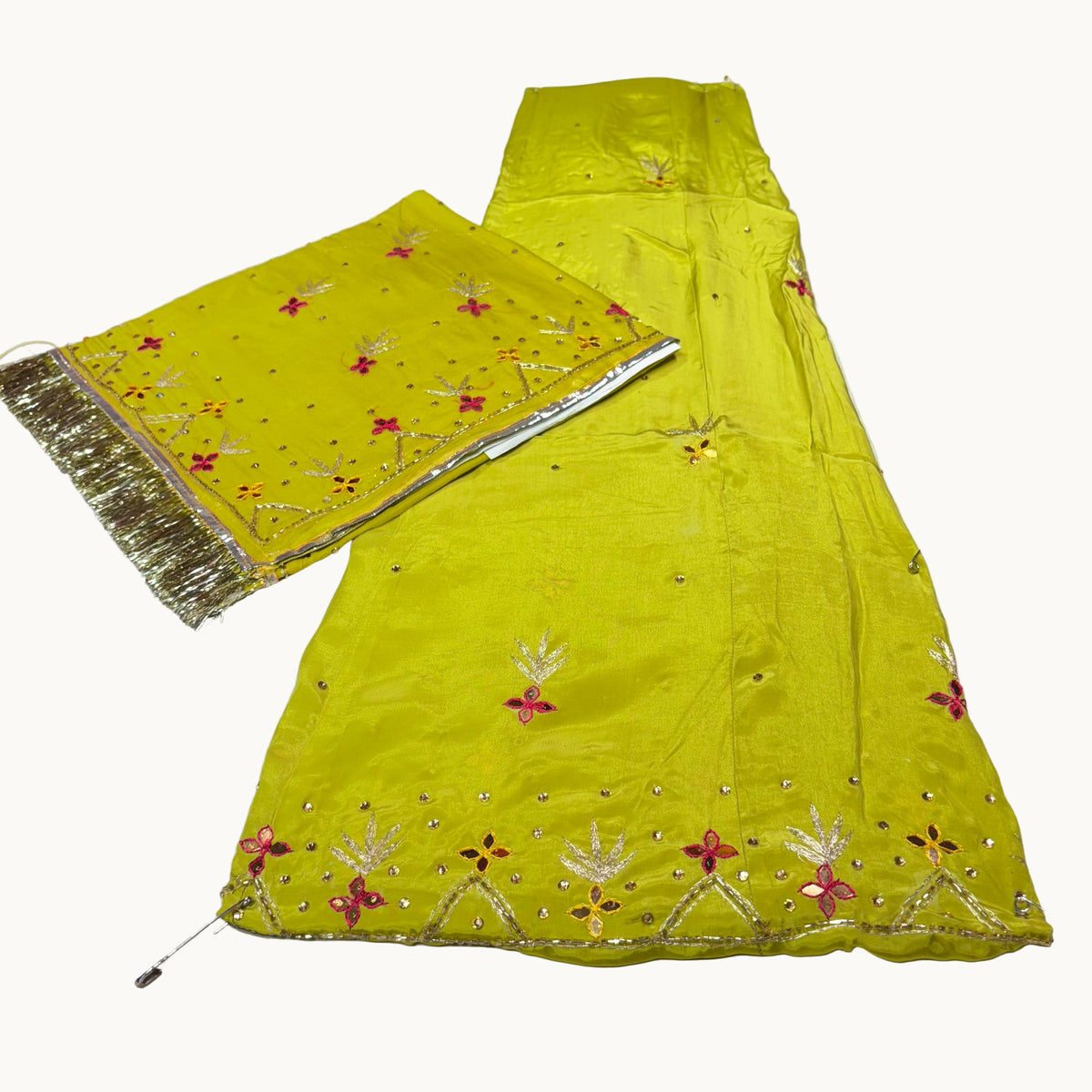 Rajputi Poshak – Gota Patti Kundan Work Natural Crepe with Humrahi Odhni – Ganga Rajputi Poshak, Bikaner